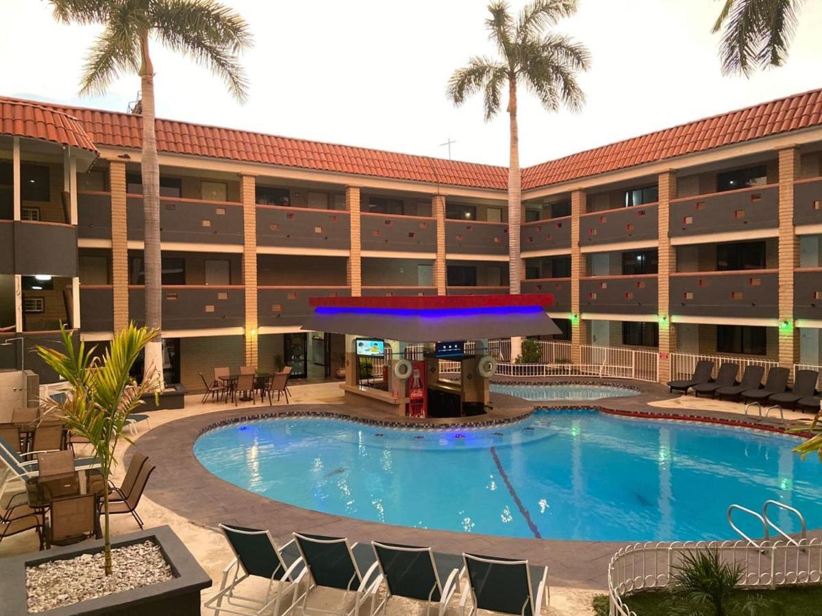 Hotel La Finca 埃莫西约 外观 照片