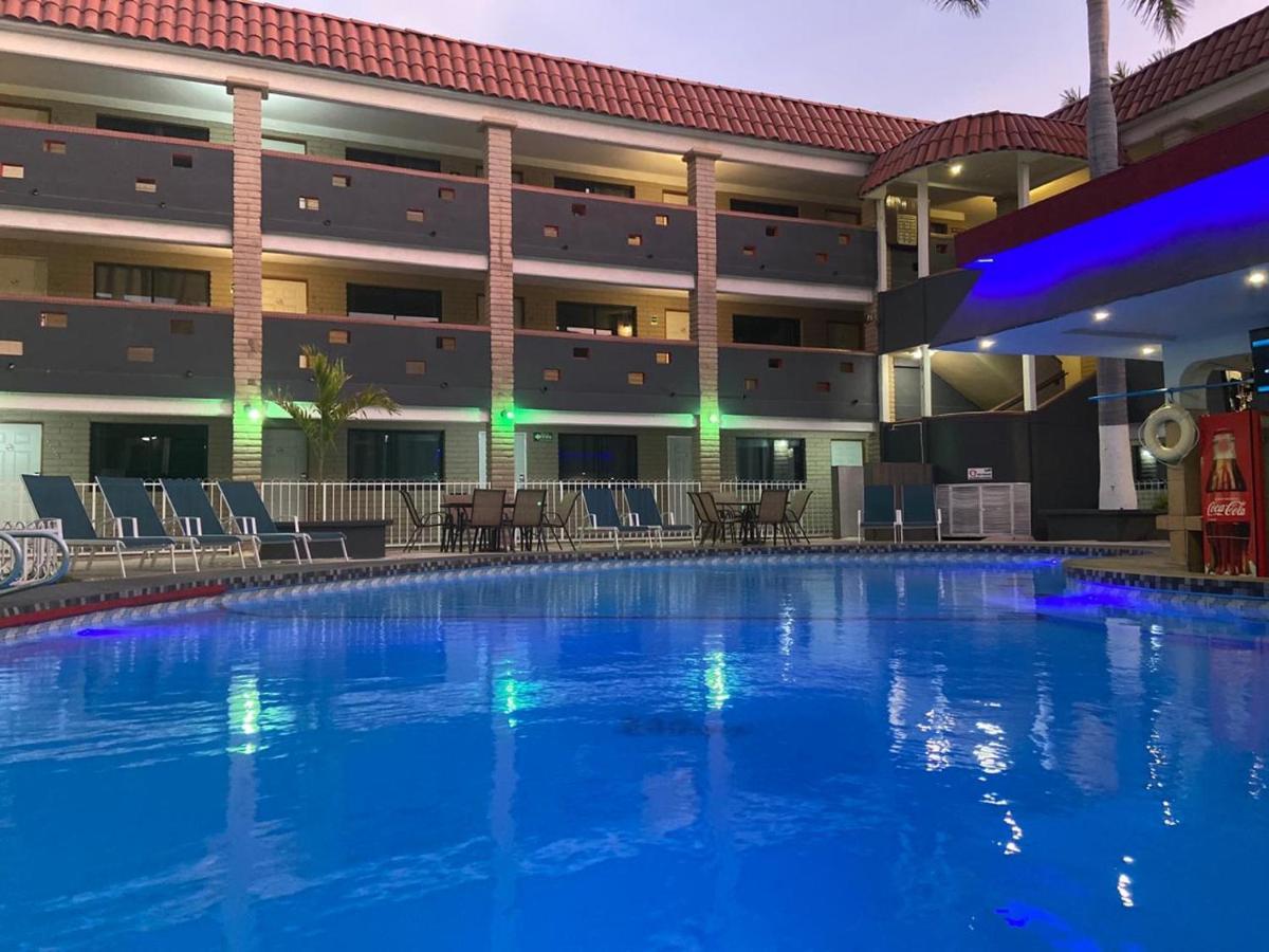 Hotel La Finca 埃莫西约 外观 照片