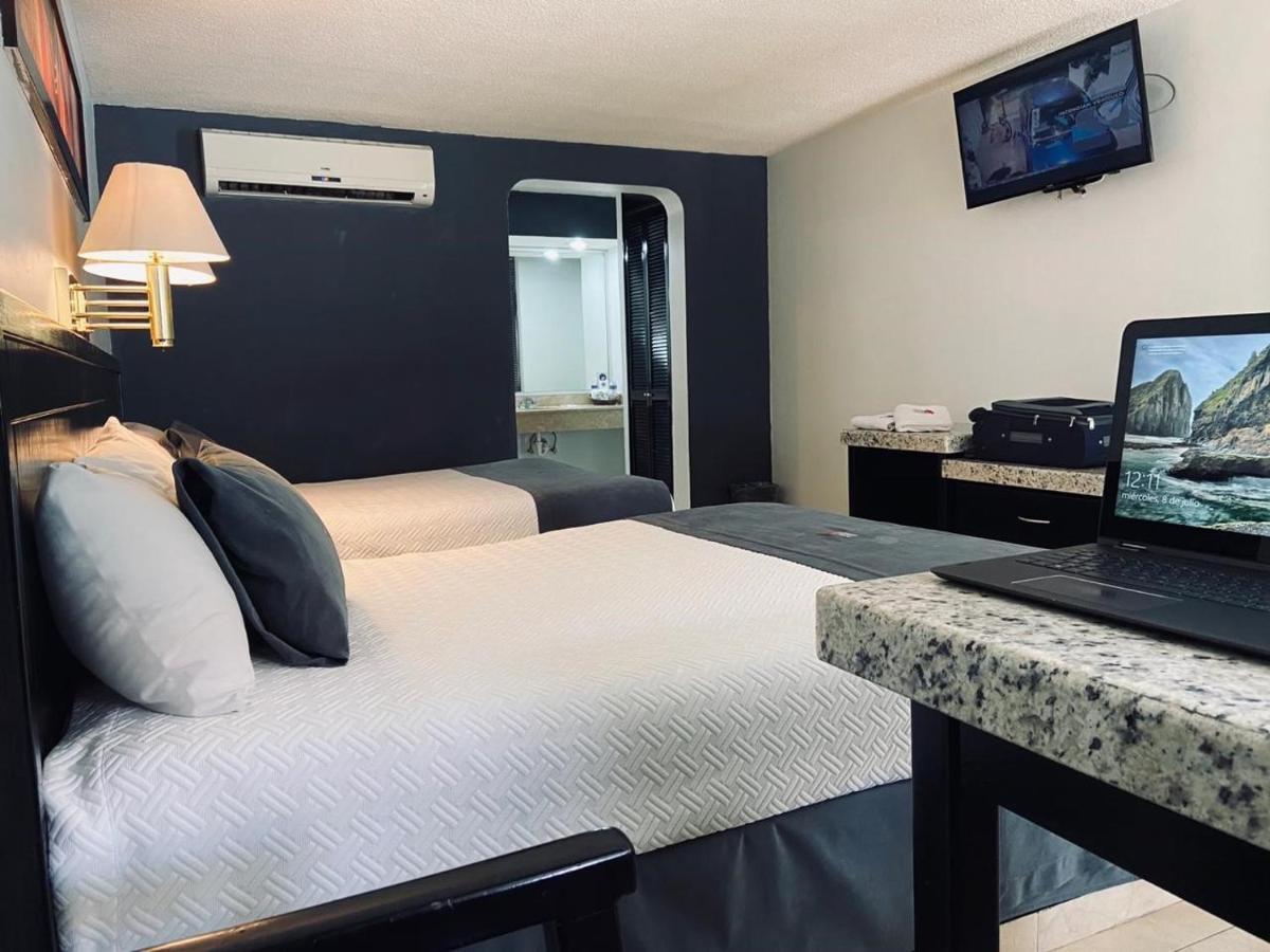 Hotel La Finca 埃莫西约 外观 照片