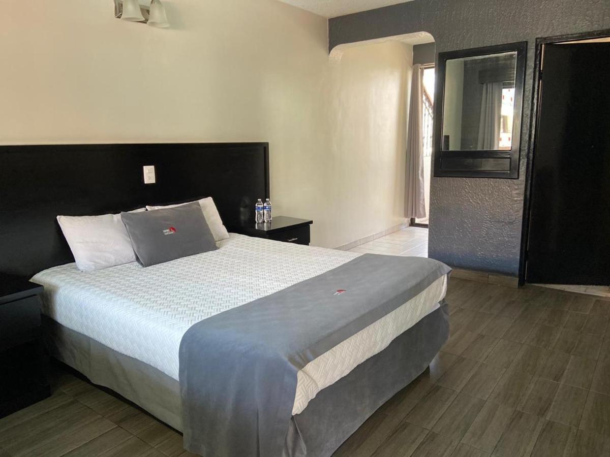 Hotel La Finca 埃莫西约 外观 照片