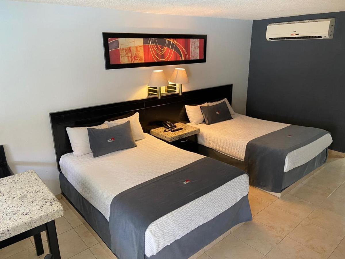 Hotel La Finca 埃莫西约 外观 照片