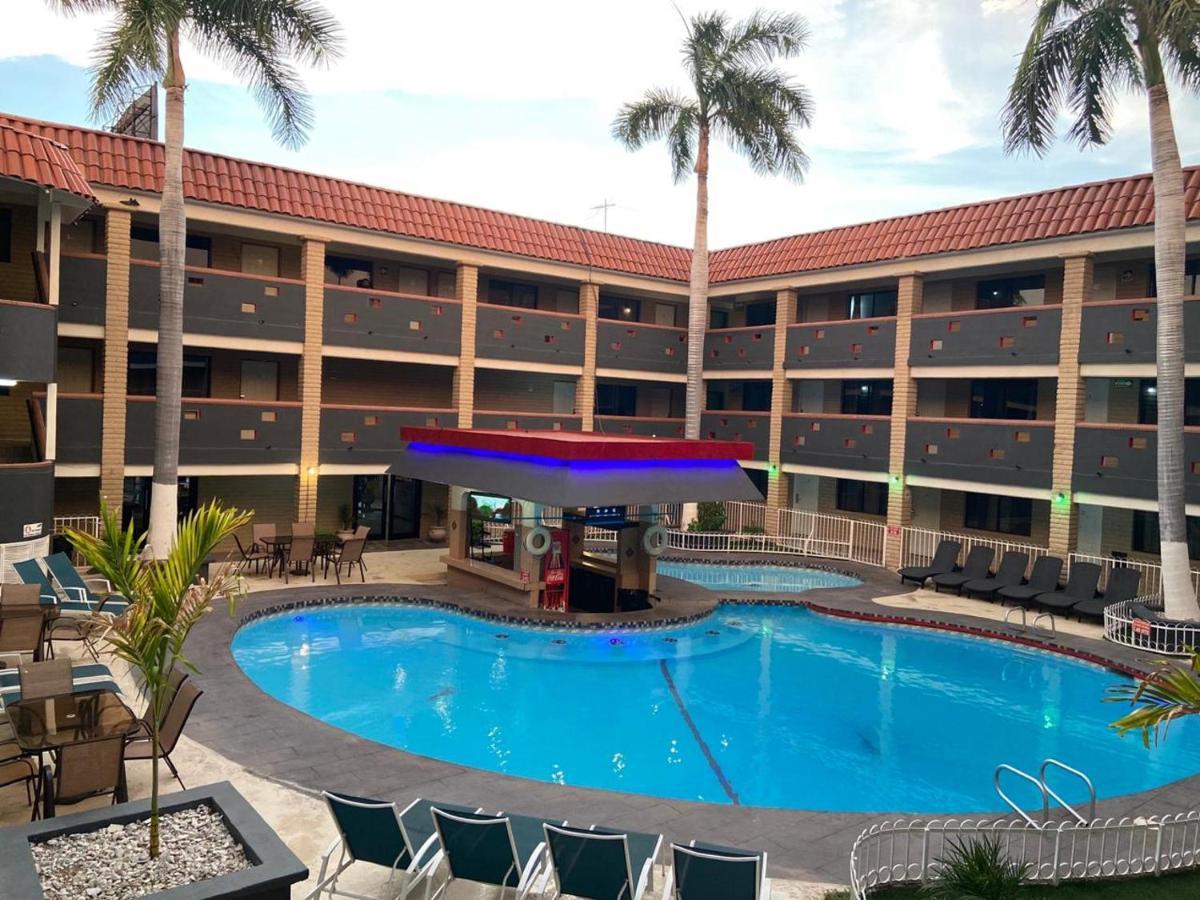 Hotel La Finca 埃莫西约 外观 照片